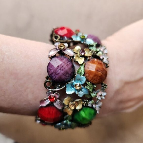 Bejeweled Flowers and Gems Cuff Bracelet - Picture 4 of 9
